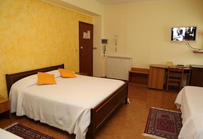 חדר סטנדרט לארבעה, Ristorante Supersonik