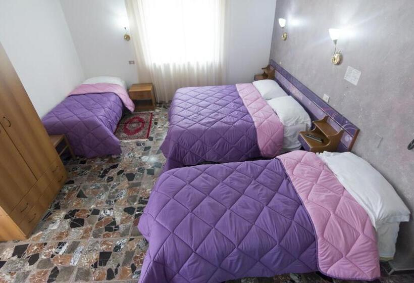 חדר סטנדרט לארבעה, Ristorante Supersonik