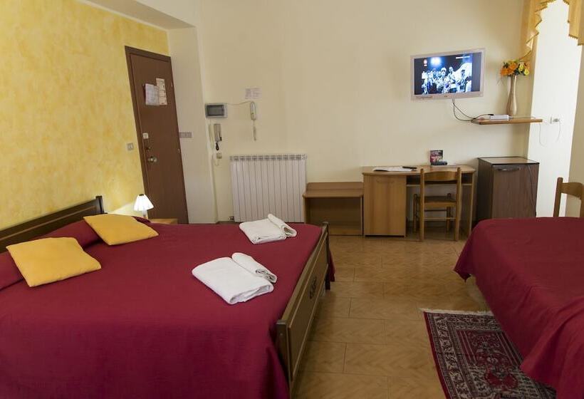 חדר סטנדרט לארבעה, Ristorante Supersonik