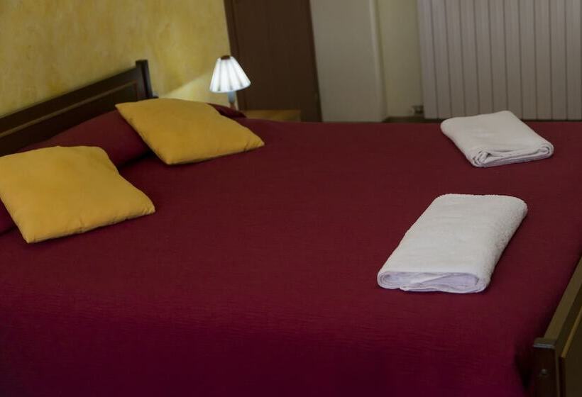 חדר סטנדרט לארבעה, Ristorante Supersonik