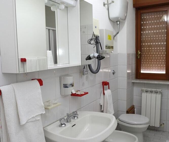 חדר סטנדרט לארבעה, Ristorante Supersonik