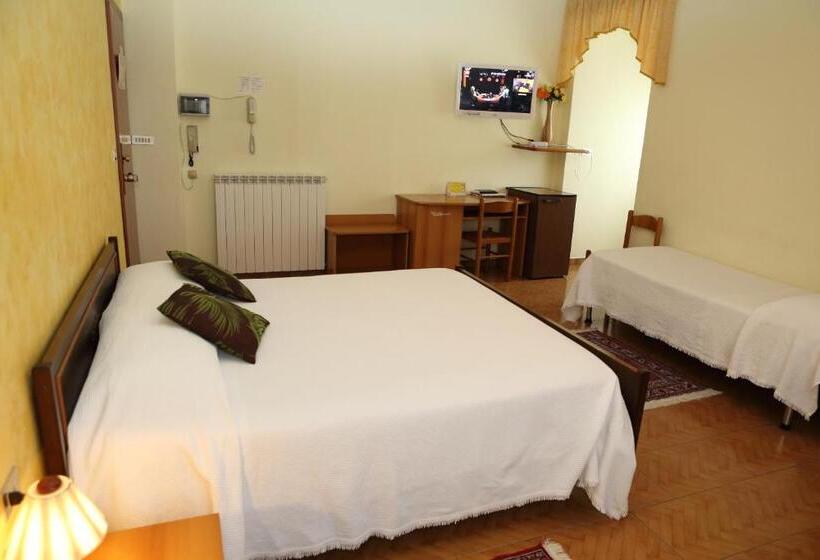 חדר סטנדרט לארבעה, Ristorante Supersonik