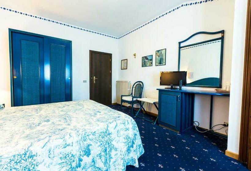 带海景的标准房, Sonia