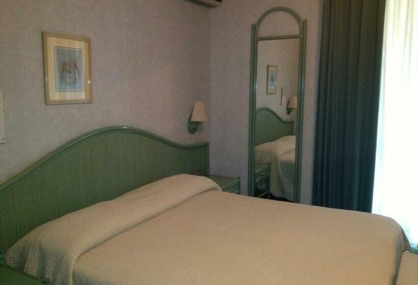 标准间带阳台, Sonia