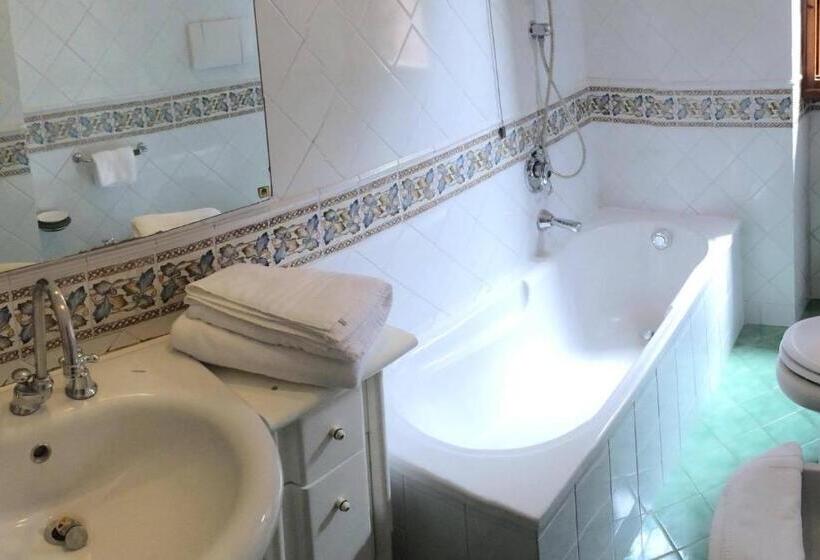 带花园景观及2个卧室的公寓, Sonia