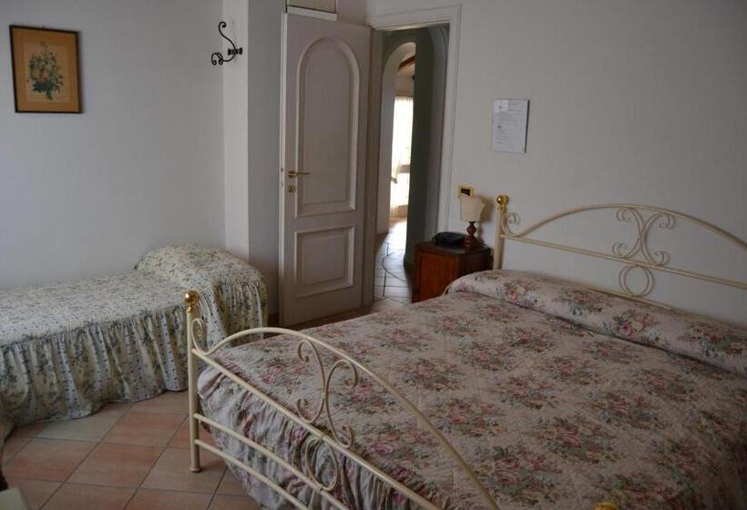 带两个卧室的顶楼公寓, Sonia