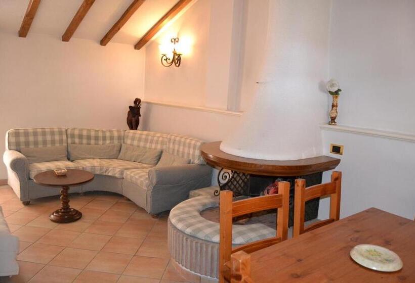 带两个卧室的顶楼公寓, Sonia