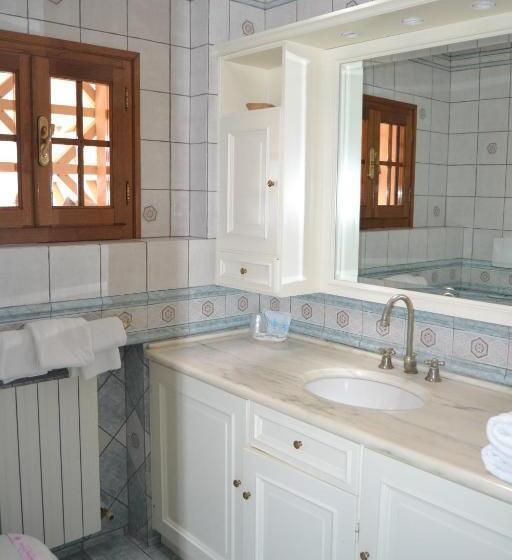 带两个卧室的顶楼公寓, Sonia