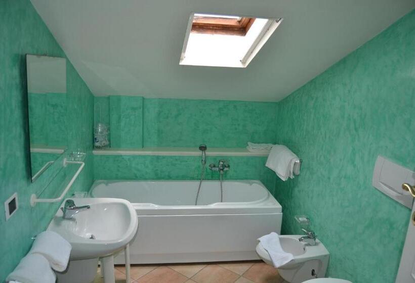 带两个卧室的顶楼公寓, Sonia