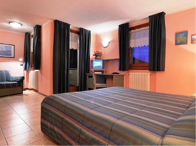 غرفة قياسية, Tambò