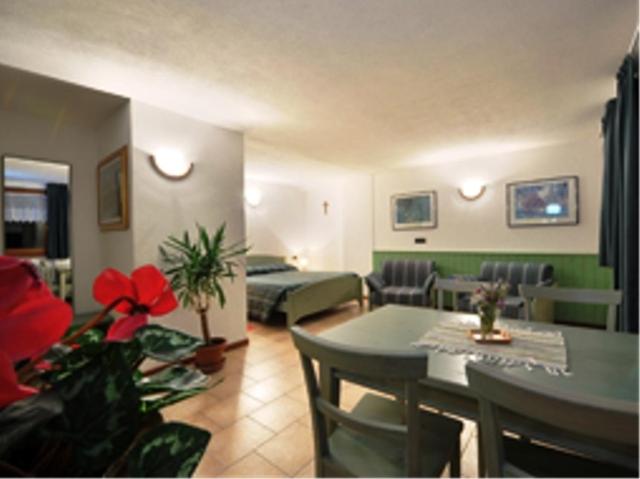 غرفة قياسية ثلاثية, Tambò