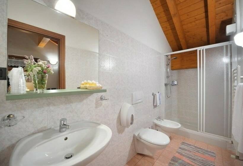 غرفة قياسية ثلاثية, Tambò