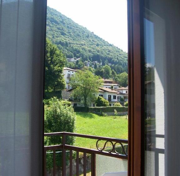 חדר סטנדרט לשלושה עם מרפסת, Valle Intelvi