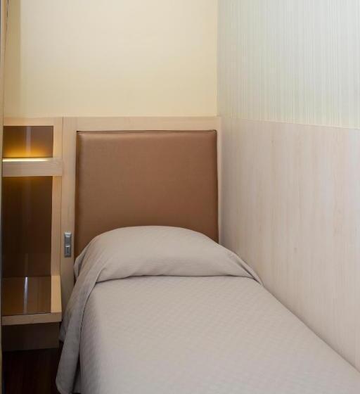 اتاق استاندارد سه نفره, Velino