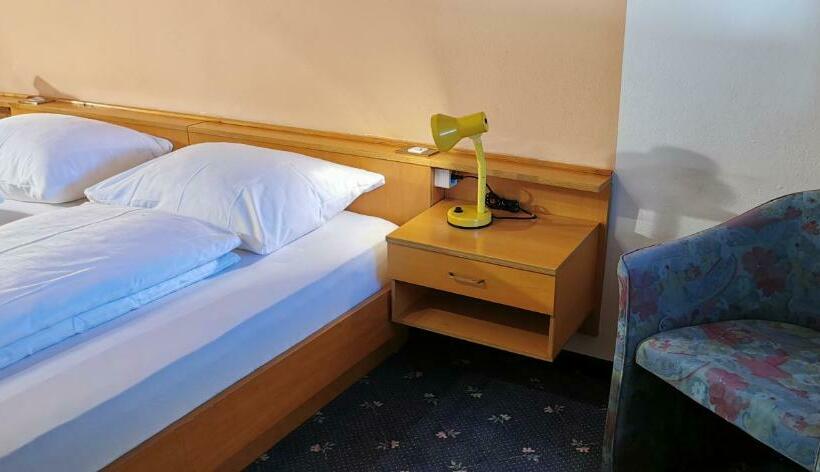 디럭스 룸, Parkhotel Plauserhof