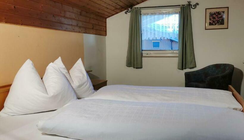 디럭스 룸, Parkhotel Plauserhof