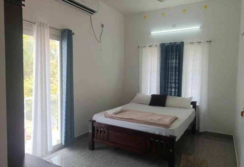 Семейный Номер, Whitefort Family Rooms With Balcony Serviced Villa