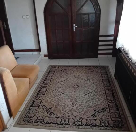 غرفة قياسية مطلّة علي الحديقة, Yankee Bohemia