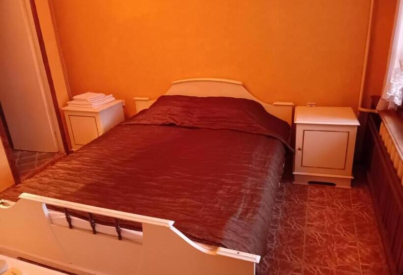 غرفة قياسية, Yankee Bohemia