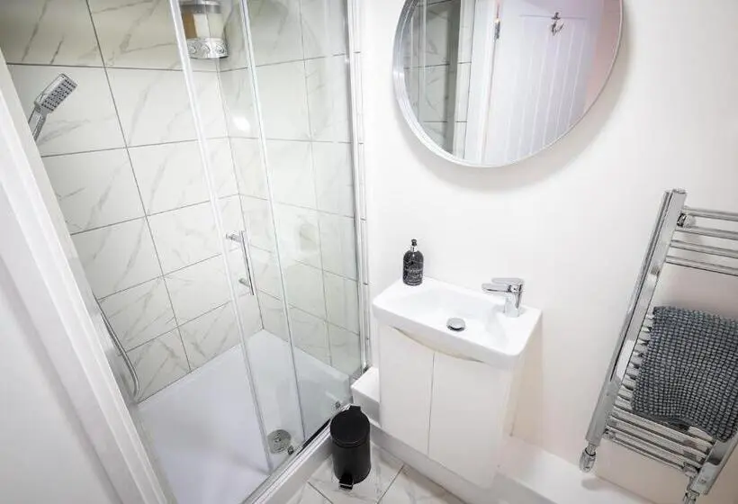 スタンダードルーム, Kings Arms Suites   Deluxe Room   En Suite   Self Check In