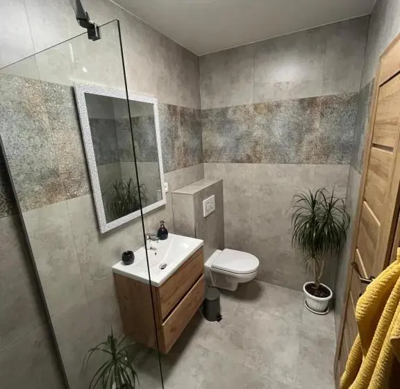 デラックスルーム, Sládkovičov Dvor