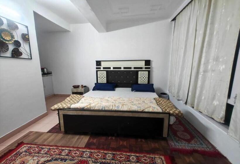 Номер Deluxe с Балконом, Vibe Hostel