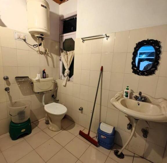 Кровать в Многоместном Номере с Общей Ванной, Vibe Hostel