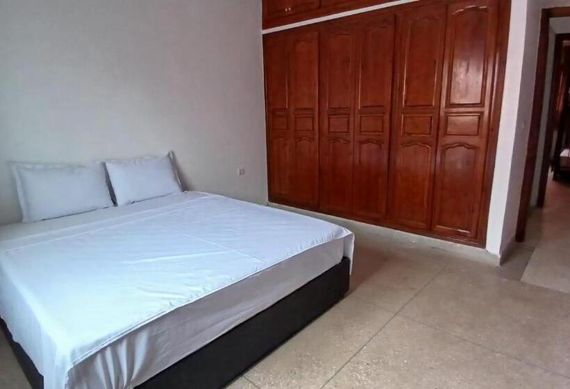 اتاق استاندارد با سرویس بهداشتی مشترک, Warzazat Hostel