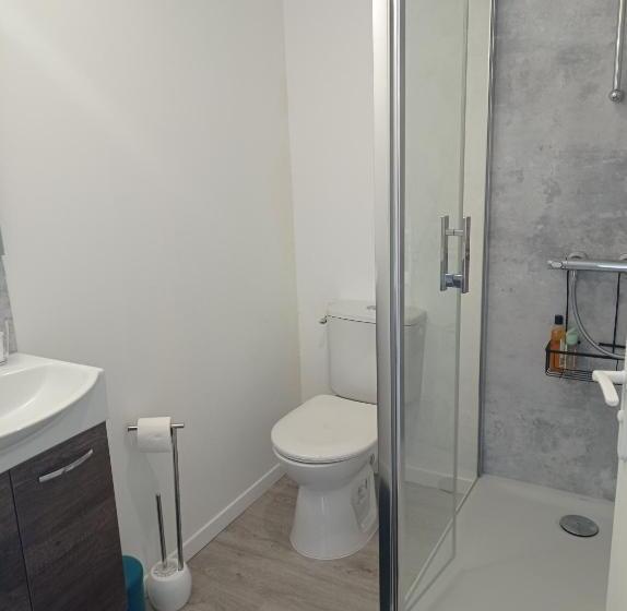 Семейный Номер, Aux 2 Rivières