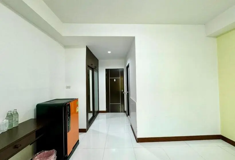 اتاق استاندارد با بالکن, บ้านสวนรีสอร์ท นครสวรรค์