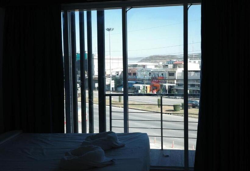 标准间带阳台, บ้านสวนรีสอร์ท นครสวรรค์