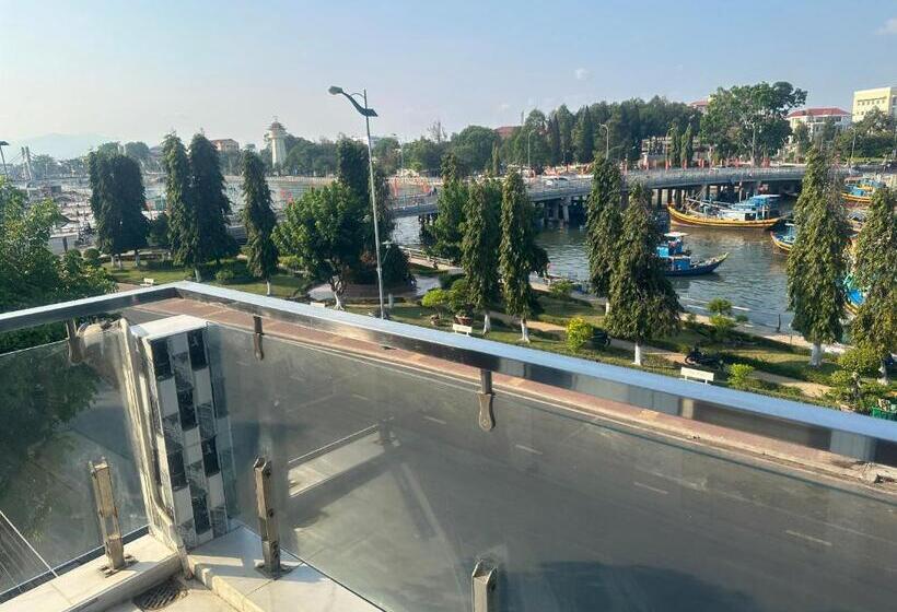 اتاق خانوادگی, Kimmy Home