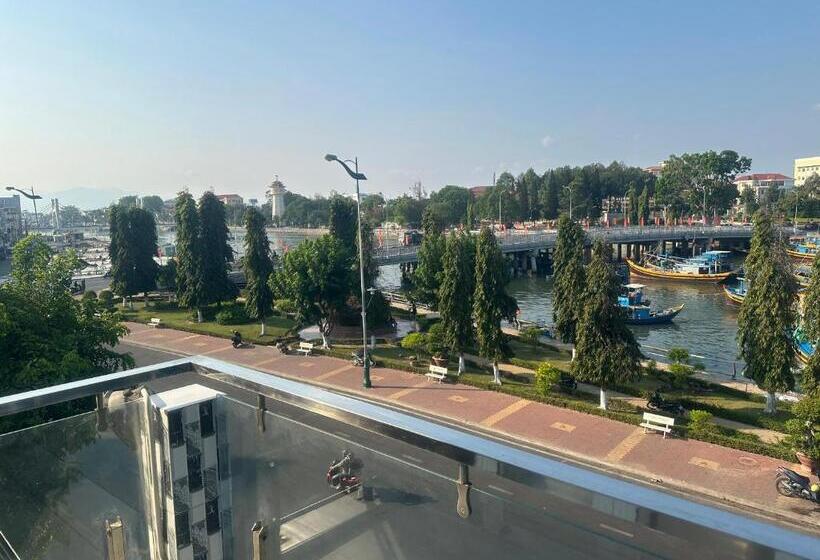 اتاق خانوادگی, Kimmy Home