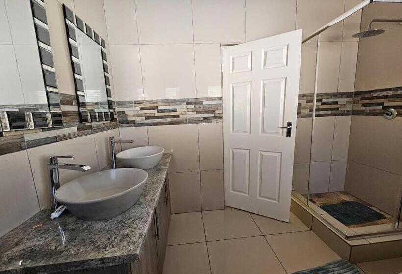 اتاق استاندارد, Omosa Guest House