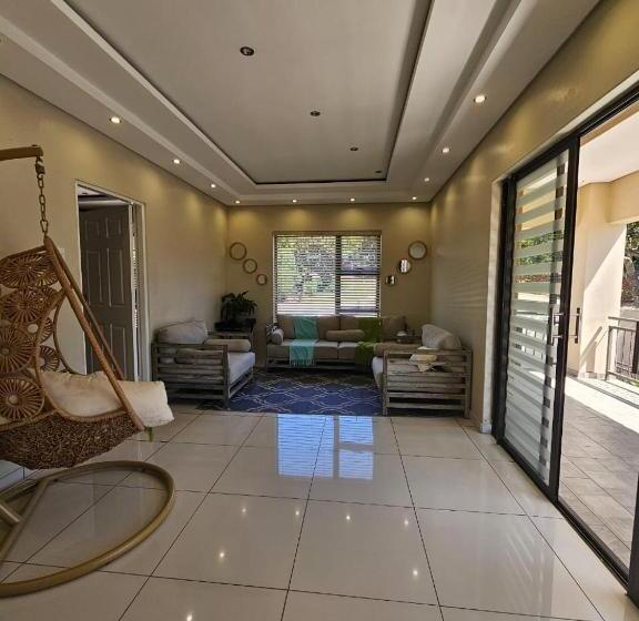 اتاق خانوادگی, Omosa Guest House