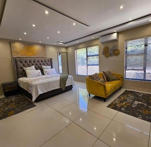 سوییت سوپریور, Omosa Guest House