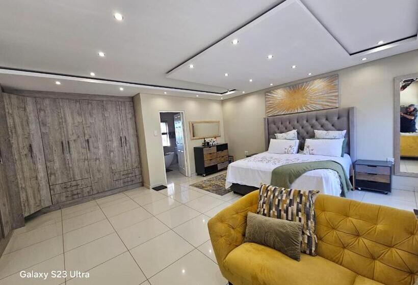 سوییت سوپریور, Omosa Guest House