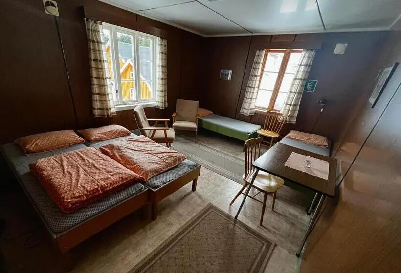 バスルーム共同エコノミー4人部屋, Stamsund Hostel