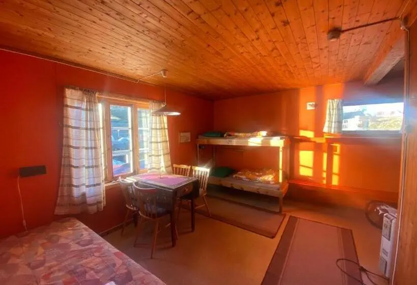 バスルーム共同エコノミー4人部屋, Stamsund Hostel