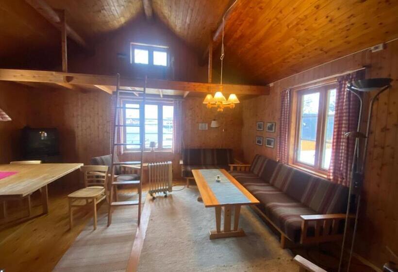 Дом 2 Спальни, Stamsund Hostel