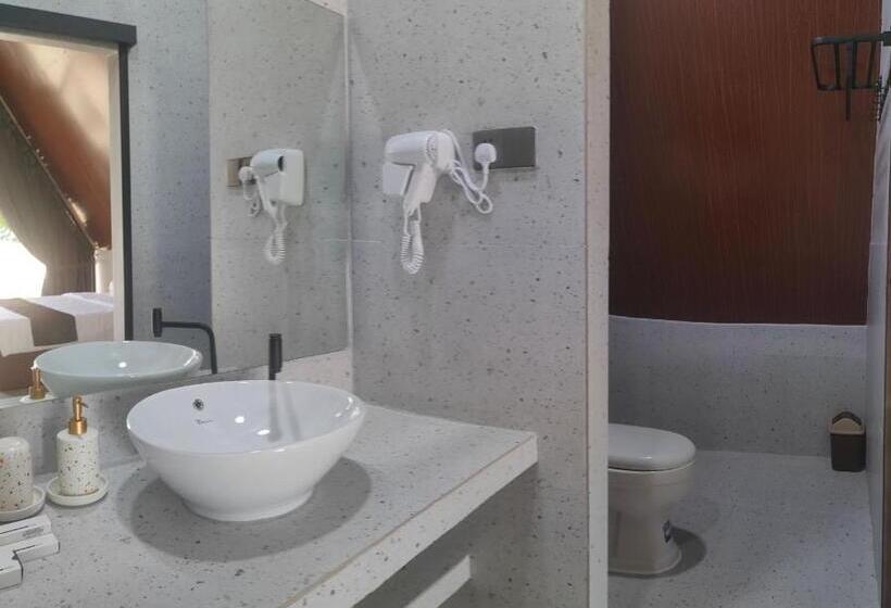 キングサイズベッドのスタンダードルーム, Kawaland Glamping Resort