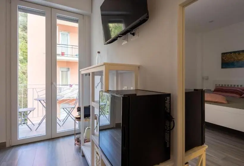 اتاق لوکس با بالکن, Annita S Rooms