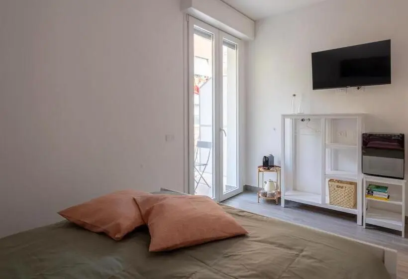 اتاق لوکس با بالکن, Annita S Rooms