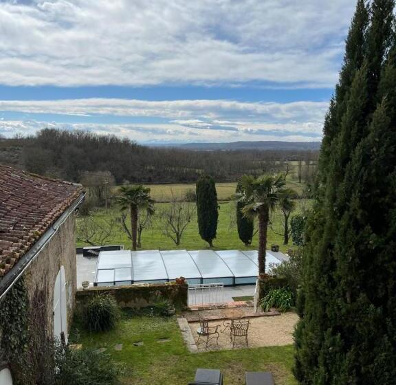 Номер Стандарт Вид на Бассейн, Château De Lahitte