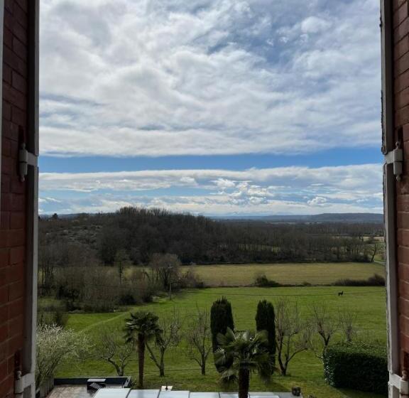 标准间带山景, Château De Lahitte