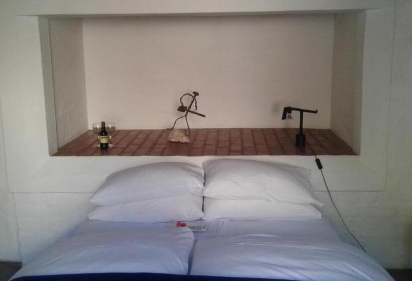 经济房, Alternative Space B & B