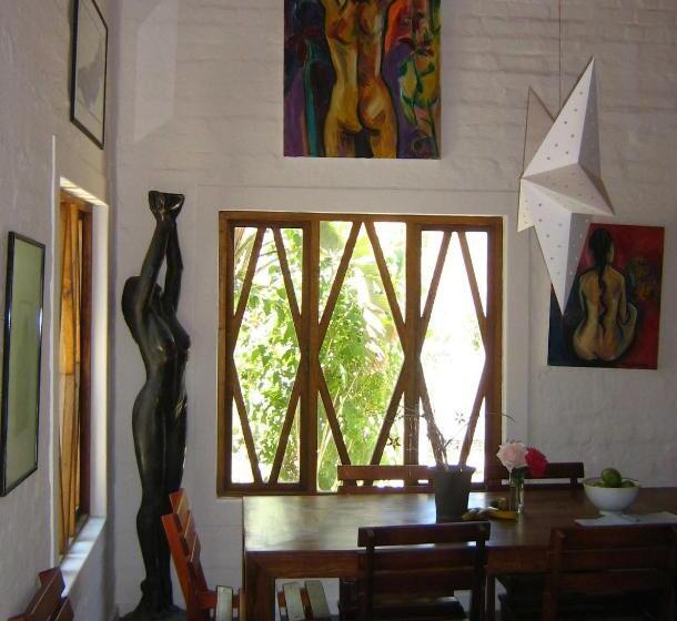اتاق اکونومی, Alternative Space B & B