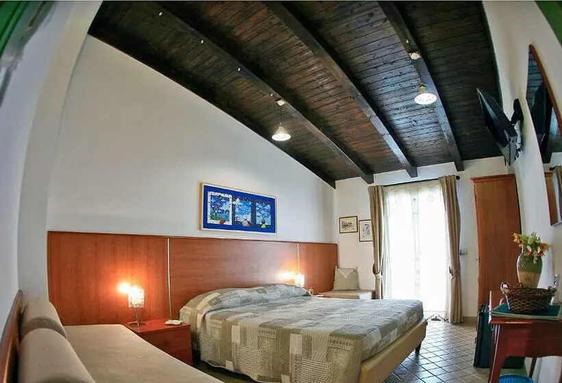 オーシャンビューのデラックストリプルルーム, B&b La Veduta