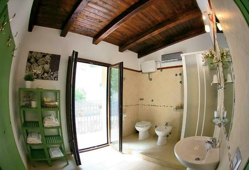 オーシャンビューのデラックストリプルルーム, B&b La Veduta
