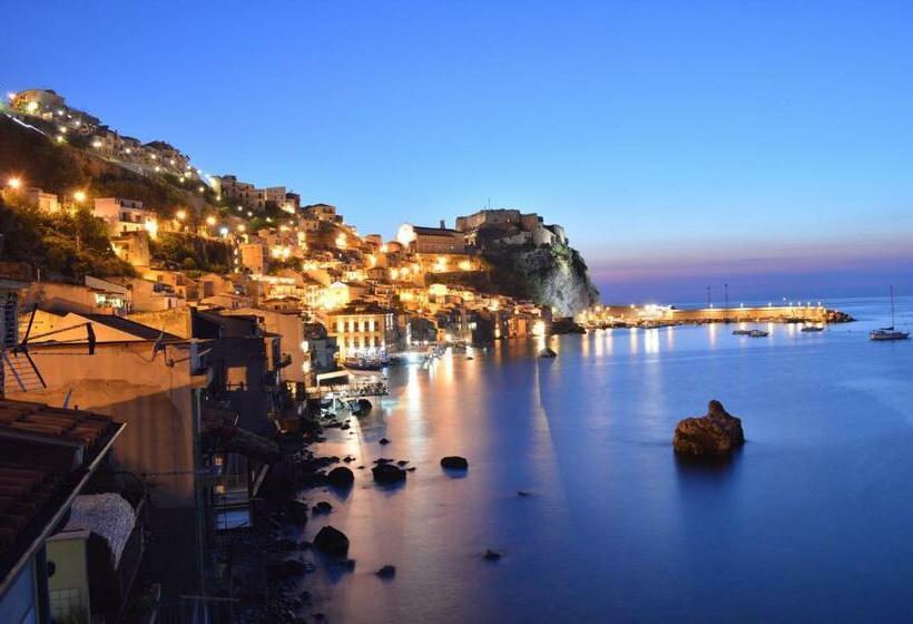 اتاق لوکس با بالکن و چشمانداز دریا, B&b La Veduta